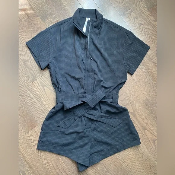 Black Short Sleeve Jumpsuit - Picture 4 of 10